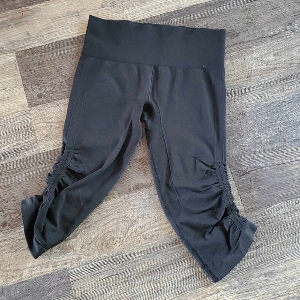 Lululemon In The Flow Crop Pants Size 6 Black Yoga Athletic Stretch